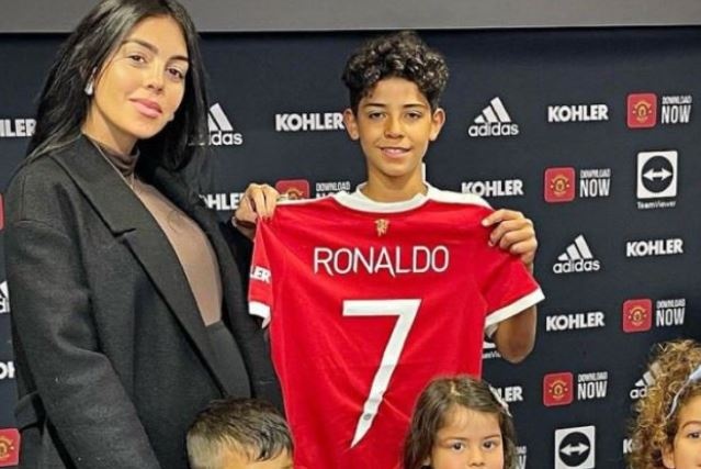 Ronaldo Junior the hien ky thuat qua nguoi hinh anh