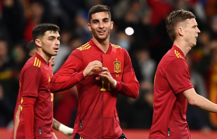 Tay Ban Nha ha Albania o phut 90 hinh anh