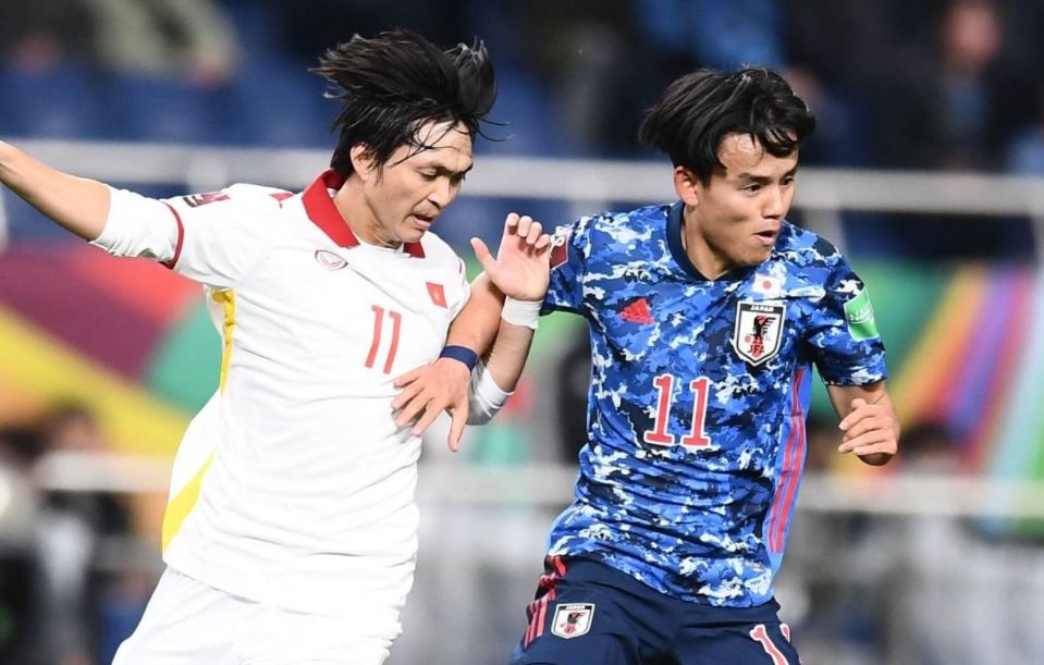 Minamino, Kubo bat luc truoc hang thu Viet Nam hinh anh