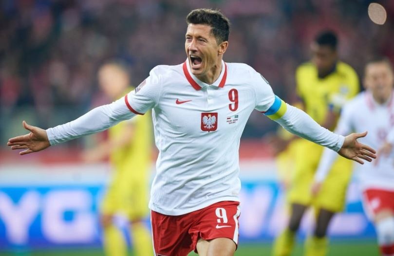 Lewandowski cung dong doi du World Cup 2022 hinh anh