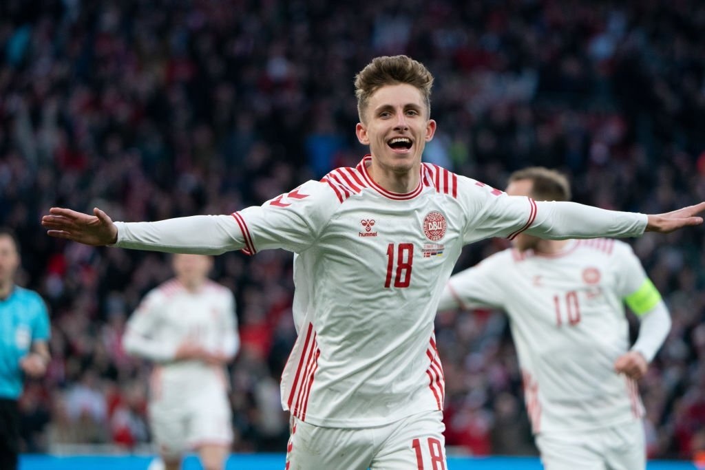 Eriksen toa sang trong mau ao Dan Mach anh 5