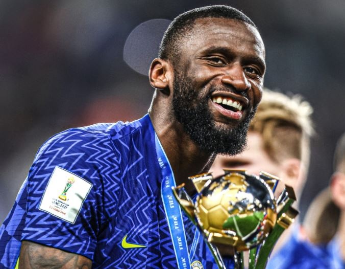 Barcelona dam phan chieu mo Rudiger hinh anh