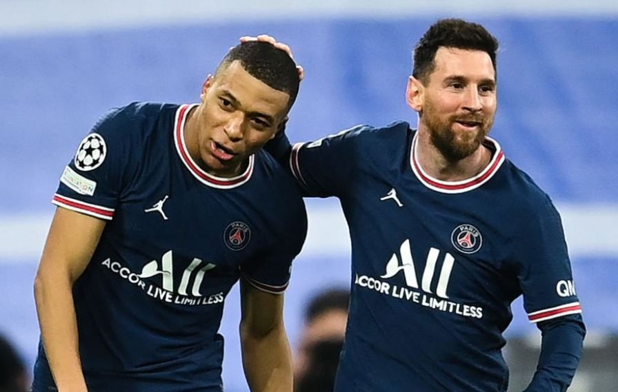 Mbappe: 'Toi co the o lai PSG' hinh anh