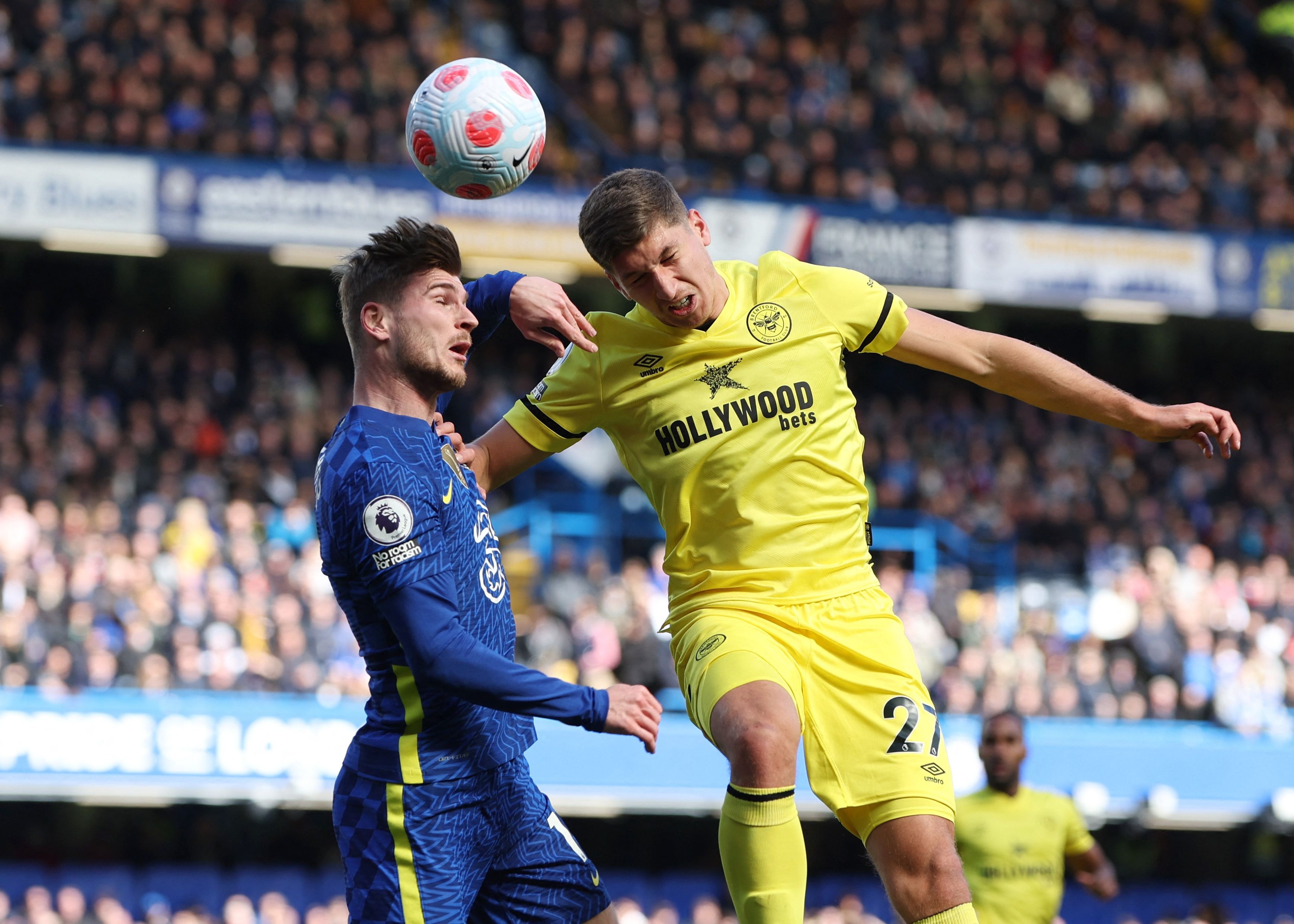 Doi hinh hay nhat vong 31 Premier League anh 6