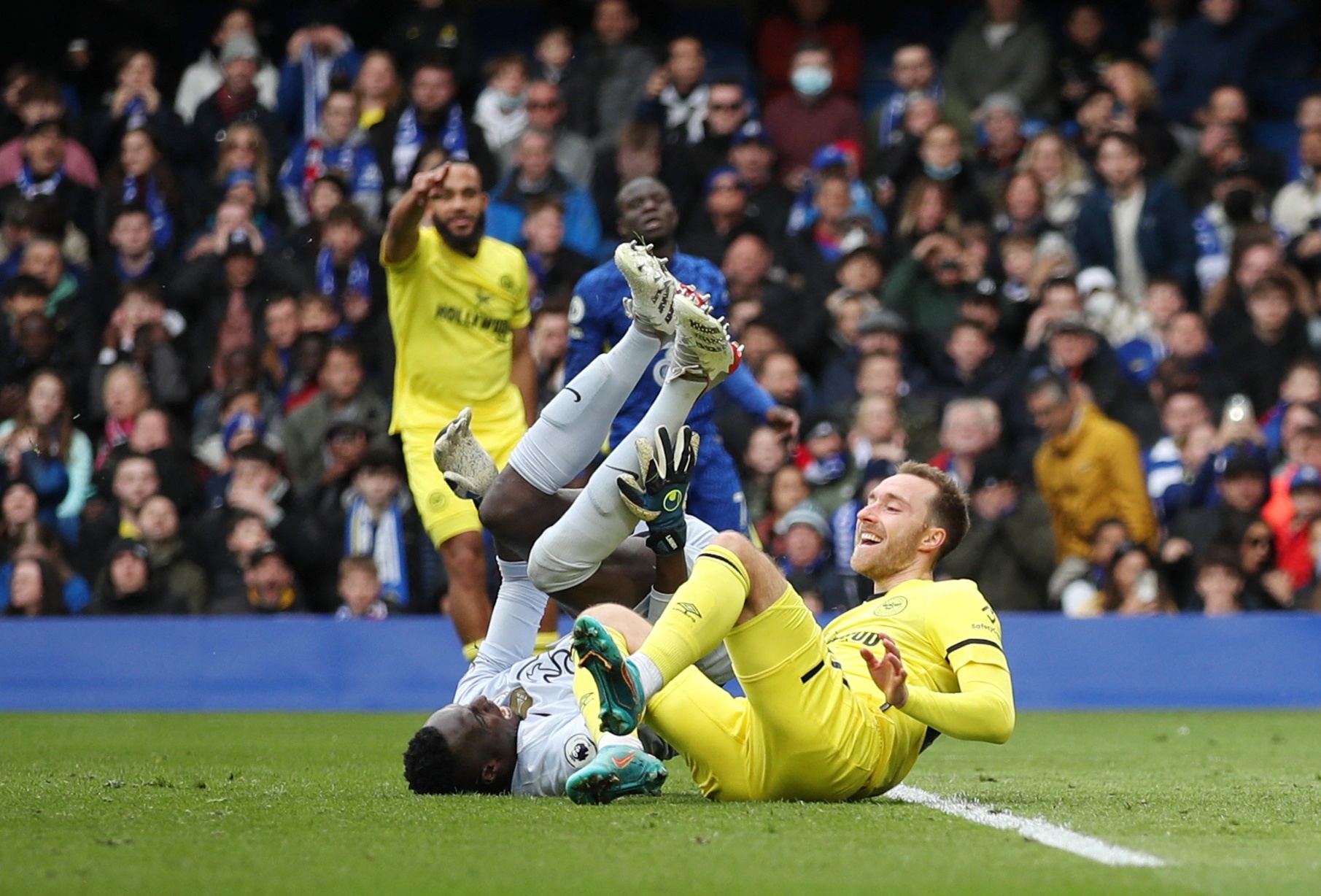 Doi hinh hay nhat vong 31 Premier League anh 5