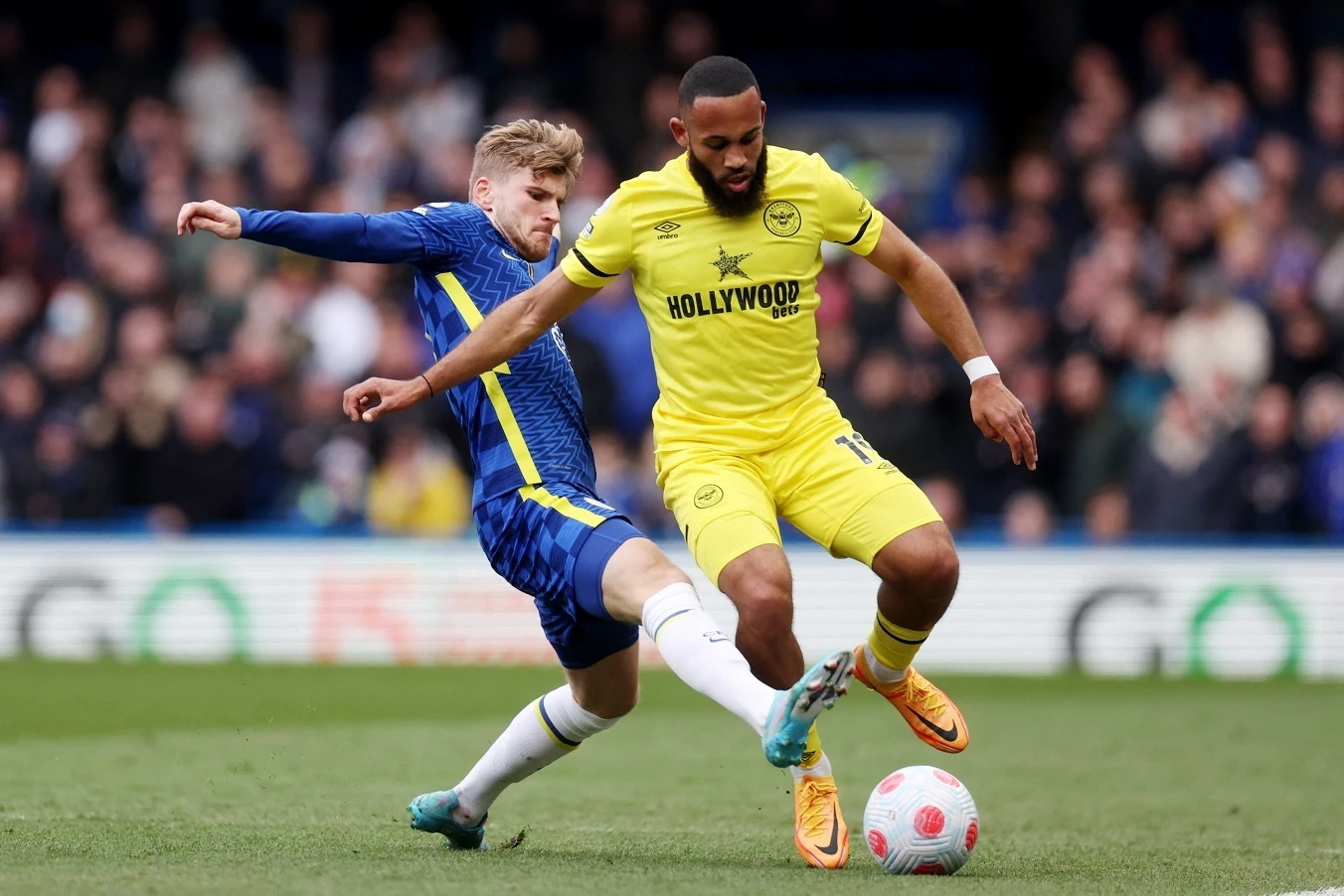 Doi hinh hay nhat vong 31 Premier League anh 4