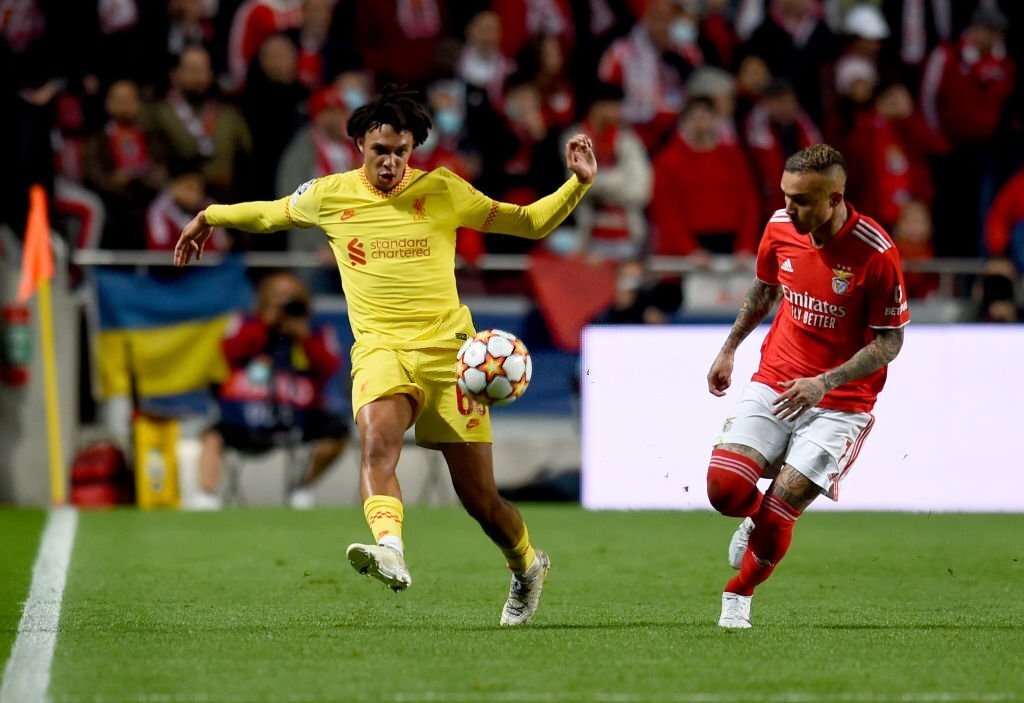 Doi hinh hay nhat luot di tu ket Champions League anh 8