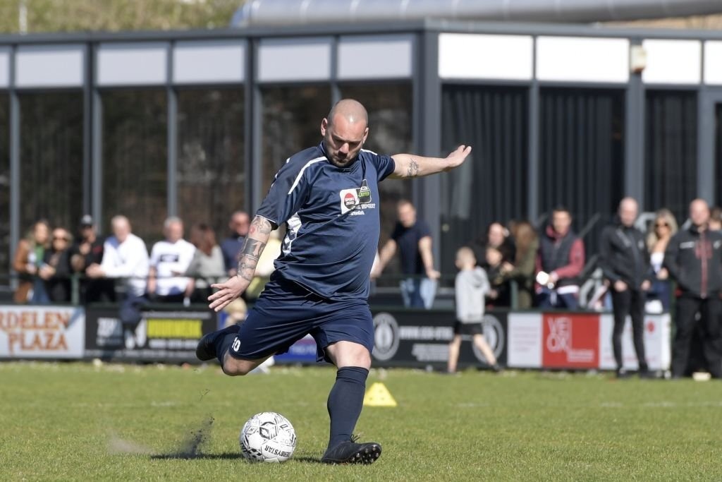 Sneijder tang can sau khi giai nghe anh 2