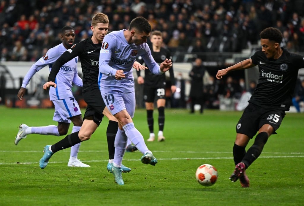 Barca dau Frankfurt anh 1