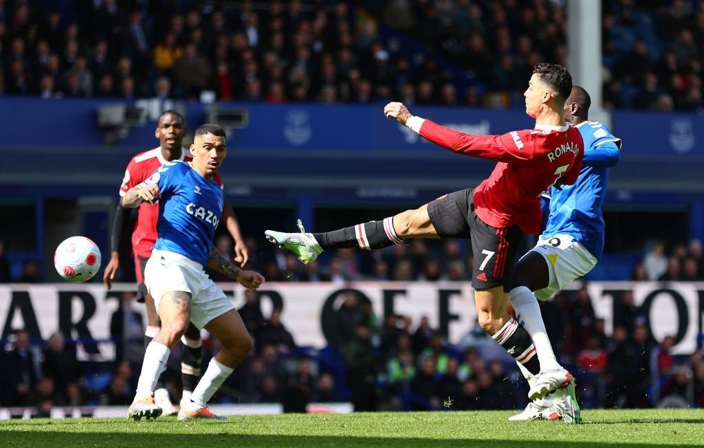 Ronaldo noi cau trong tran thua Everton anh 4