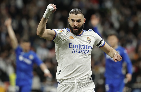 Real tao khoang cach 12 diem voi Sevilla hinh anh