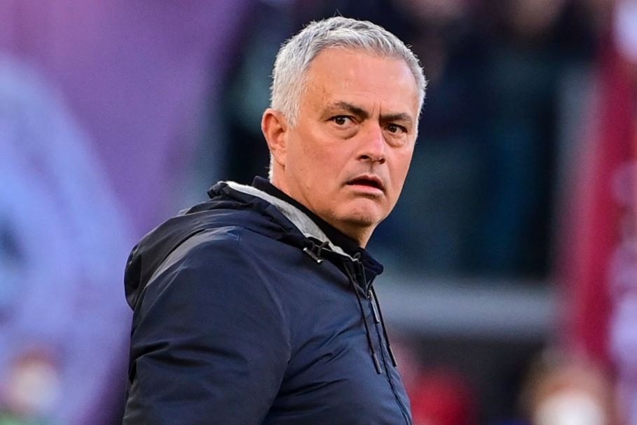 Thay tro Mourinho loi nguoc dong o phut 85 hinh anh