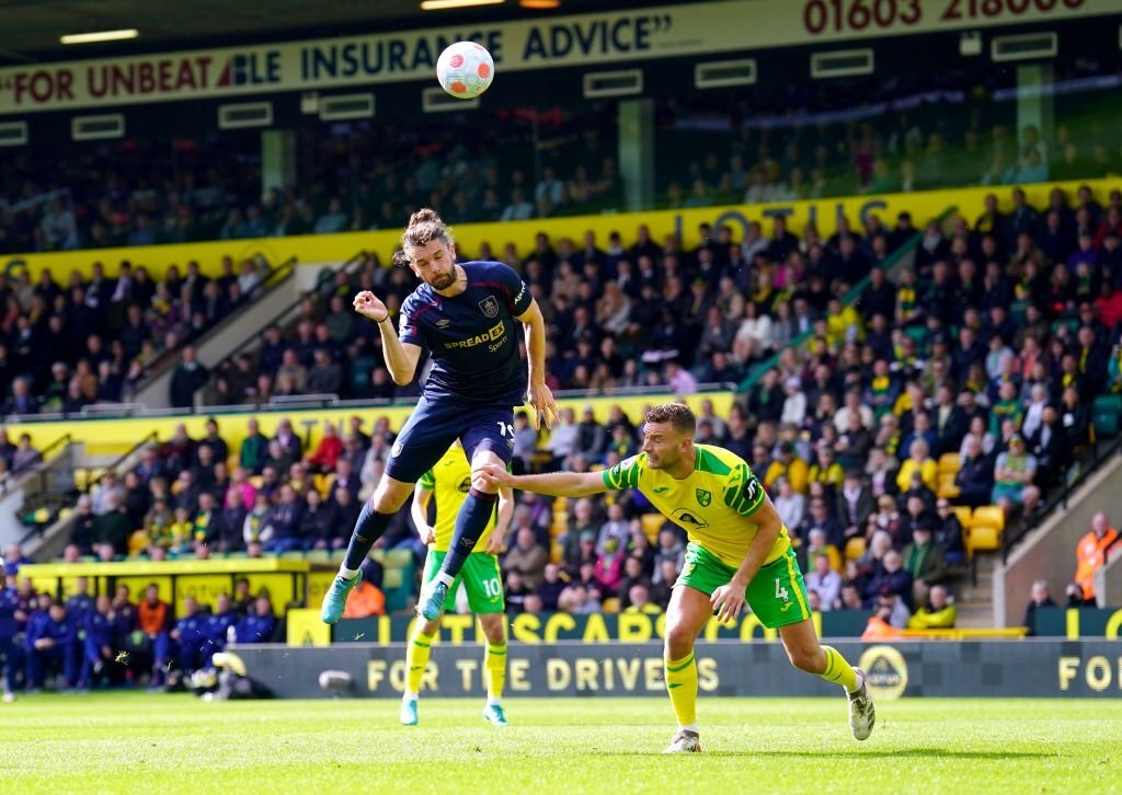 Doi hinh hay nhat vong 32 Premier League anh 9