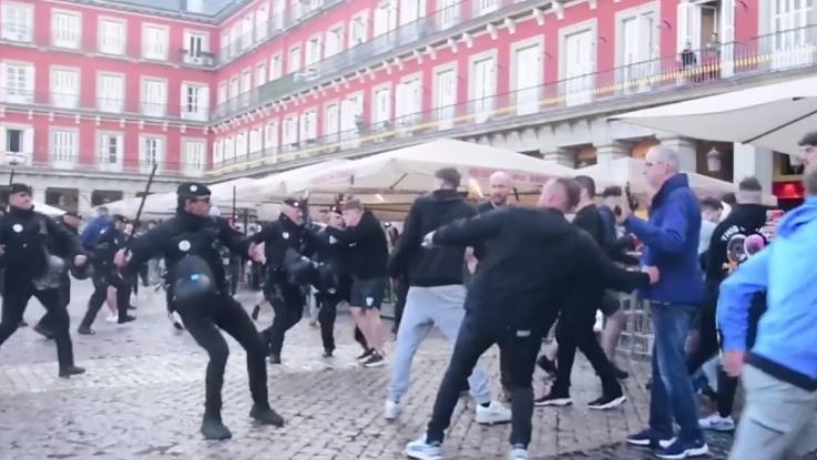 CDV Chelsea, Man City danh nhau o quang truong Madrid hinh anh