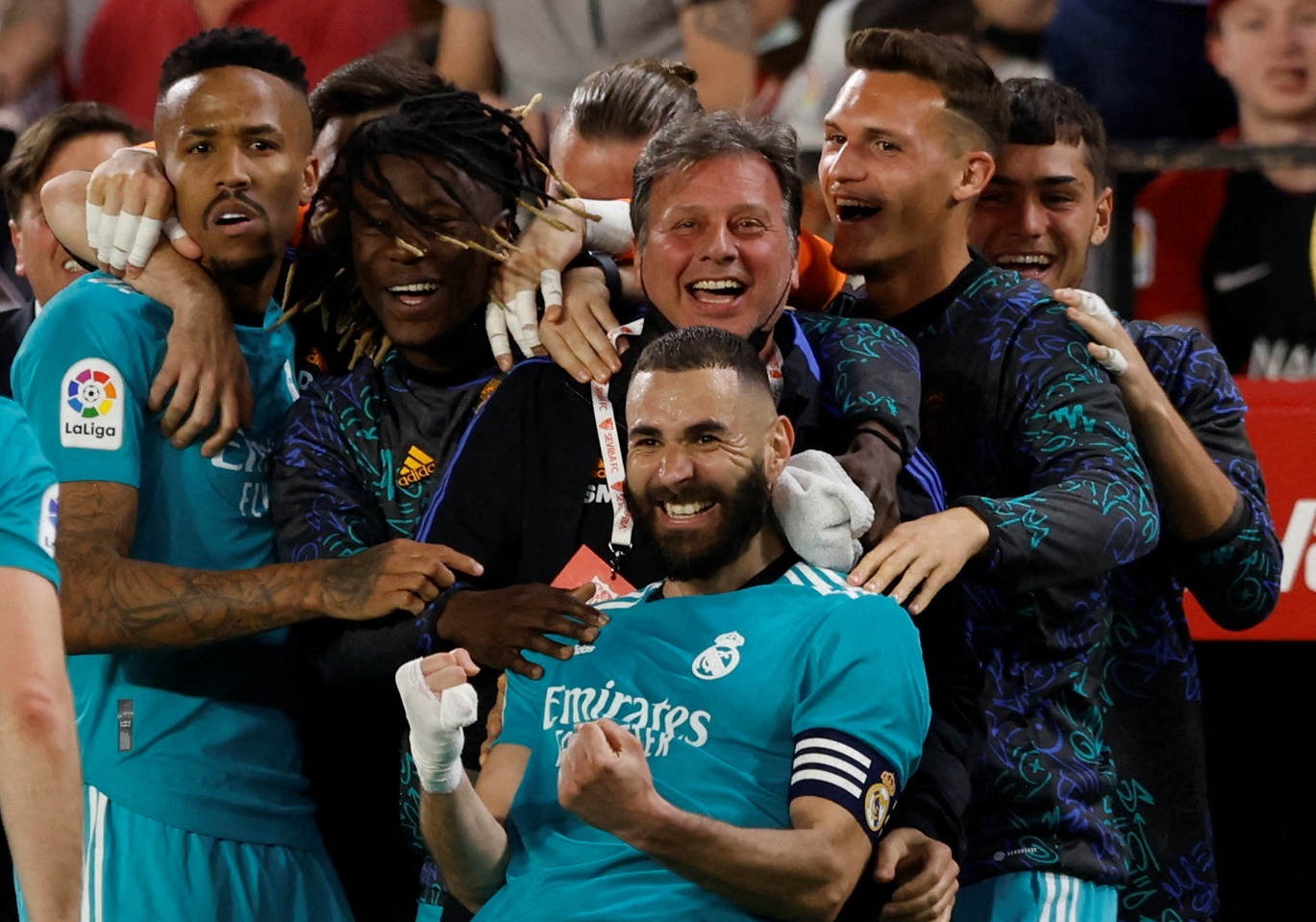 Real Madrid thang nguoc Sevilla o phut 90+2 hinh anh