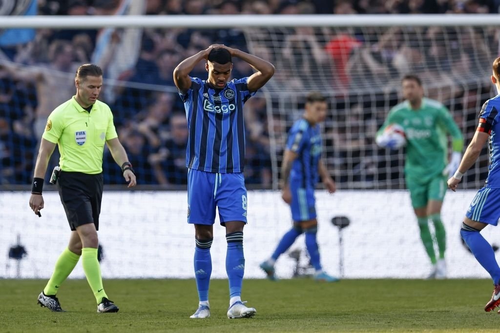 Ajax dau PSV anh 1