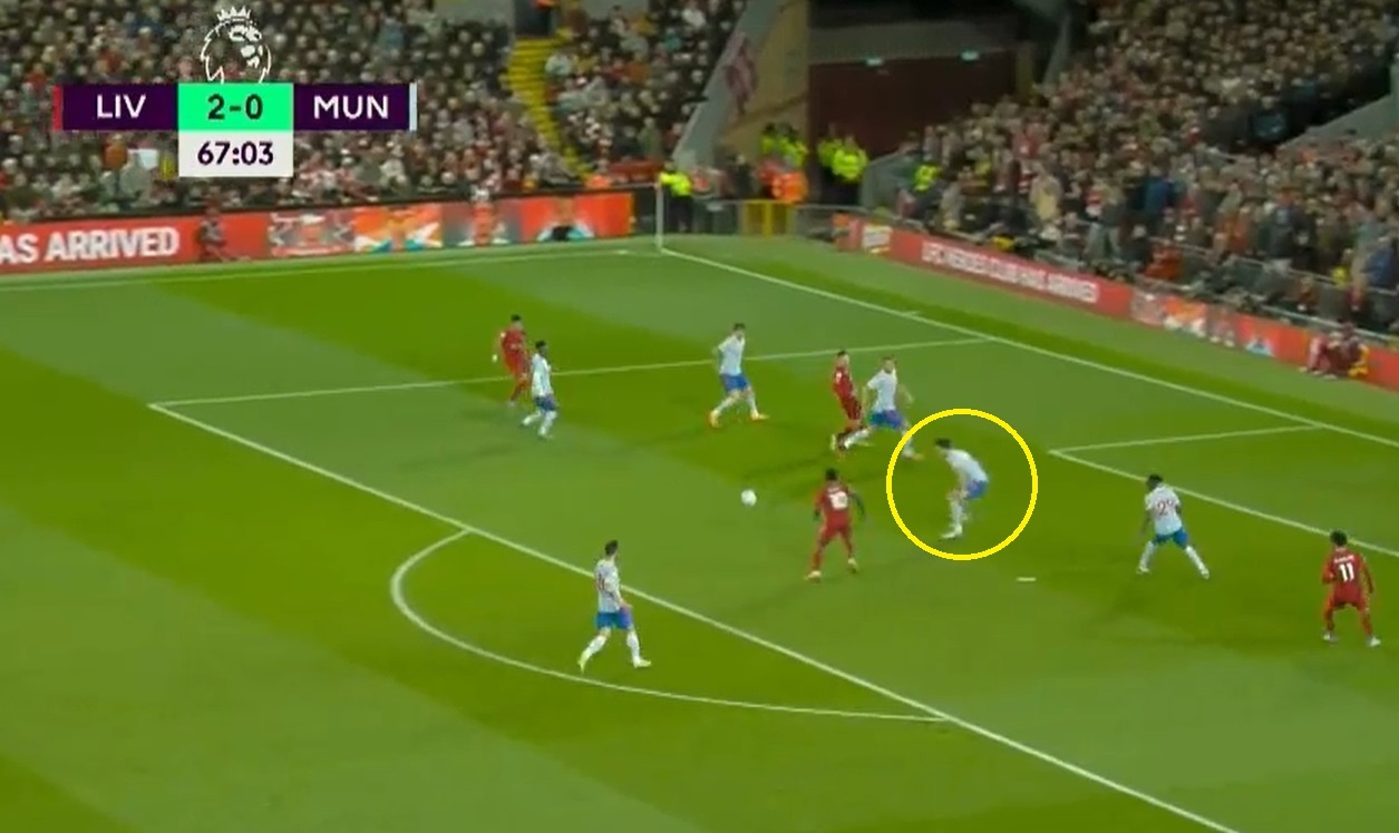 Maguire hóa bù nhìn trong cả 4 bàn thua của Man United ảnh 3 Maguire hoa bu nhin trong ca 4 ban thua cua Man United anh 3