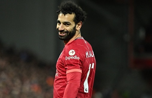 Hai cau thu Liverpool khong deo bang tay den chia buon voi Ronaldo hinh anh