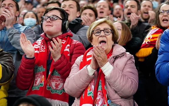 CDV Liverpool san se noi dau voi Ronaldo hinh anh