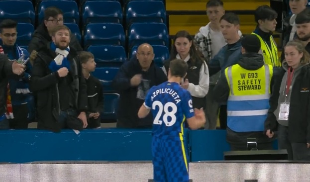 Azpilicueta cai nhau voi CDV sau tran thua Arsenal anh 1