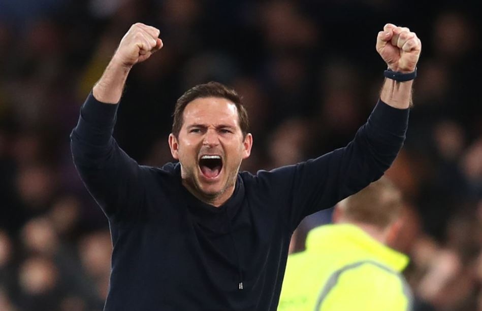 HLV Lampard vo oa khi hoc tro ghi ban o phut 90+2 hinh anh