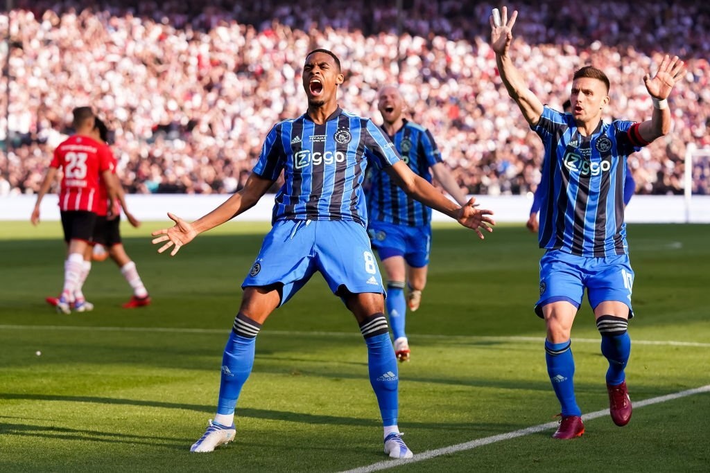 Dan tan binh co the den Man United mua toi anh 5