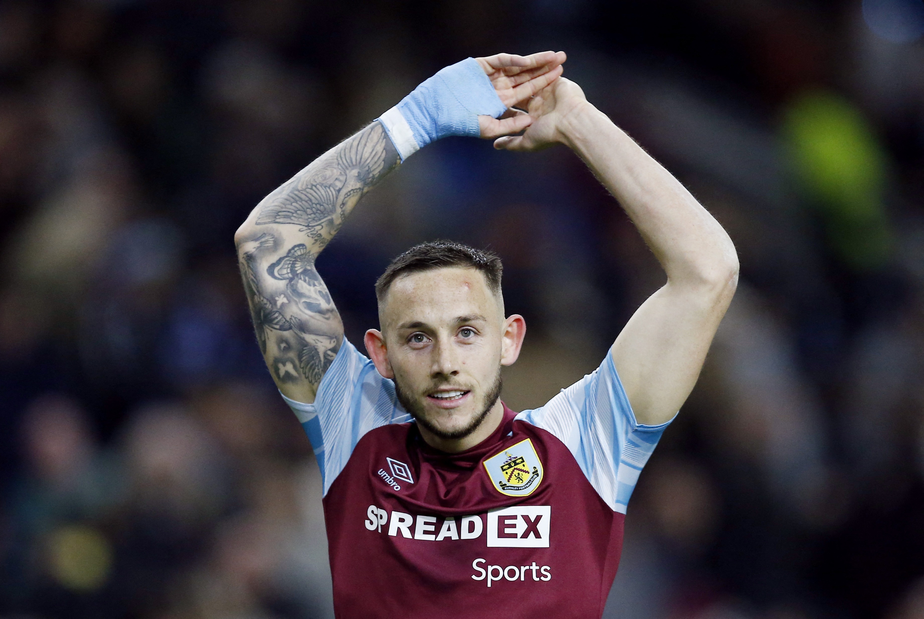 Cuoc dua tru hang Premier League dien ra hap dan hinh anh