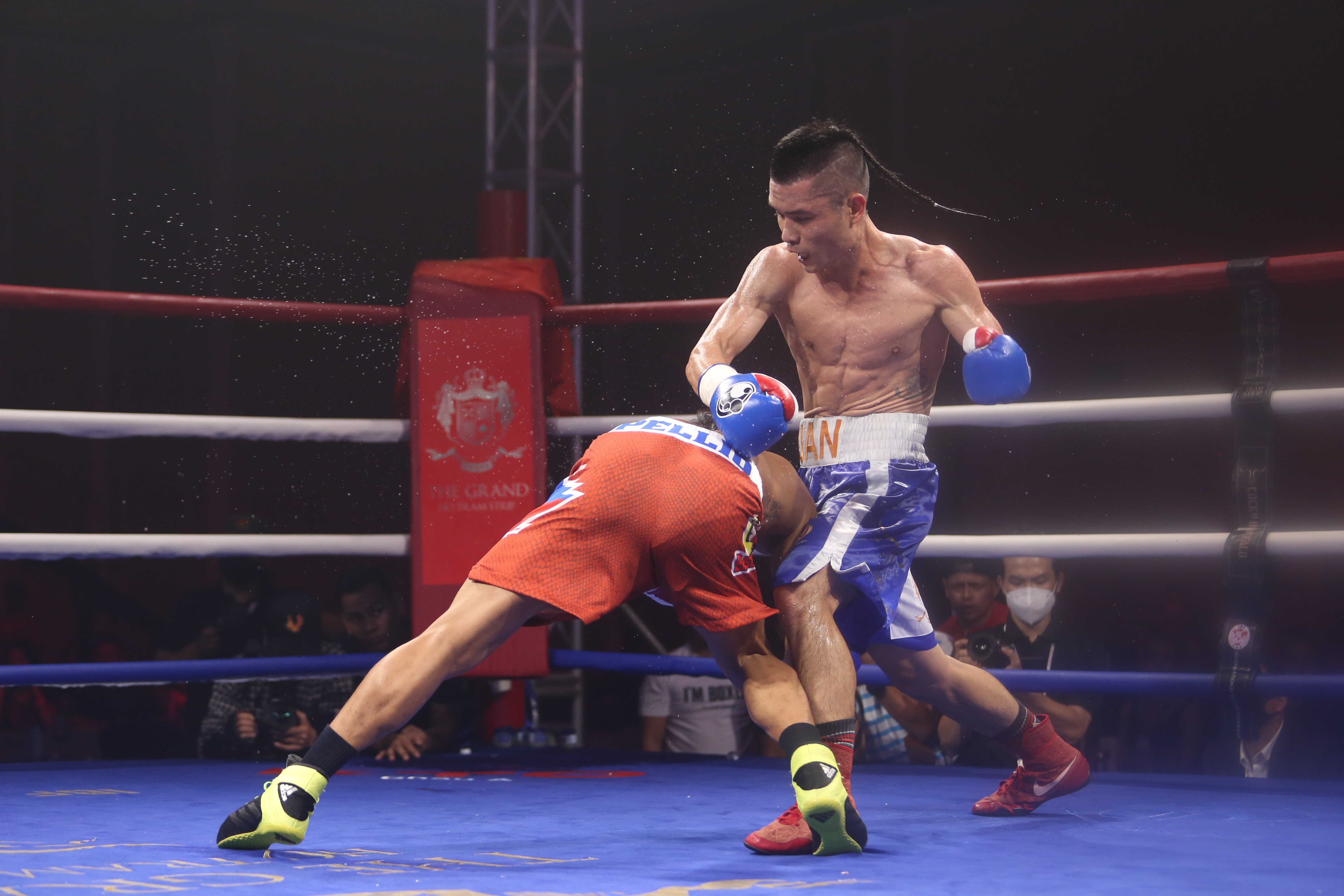 Dinh Hong Quan khoc sau khi gianh dai IBF lich su anh 4