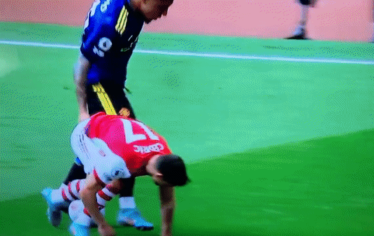 Man United bi tu choi qua phat den truoc Arsenal hinh anh