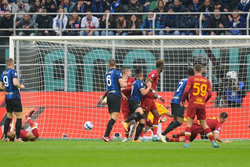 Inter dap tan hy vong vao top 4 cua thay tro Mourinho anh 5