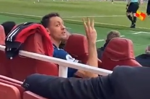 Matic che nhao CDV Arsenal hinh anh