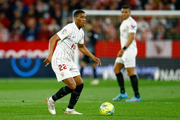 HLV Ten Hag muon ban 5 cau thu Man United anh 2