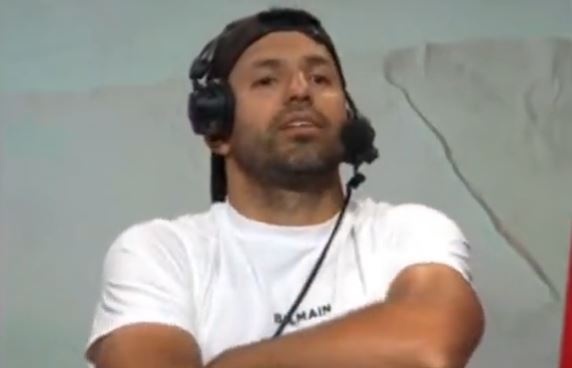 Phan ung cua Aguero khi thay Benzema da panenka hinh anh