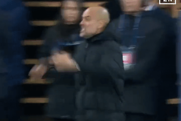 Pep Guardiola noi gian vi Mahrez choi ca nhan hinh anh