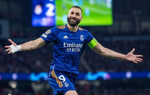 Benzema ap sat ky luc ghi ban cua Ronaldo tai Champions League hinh anh