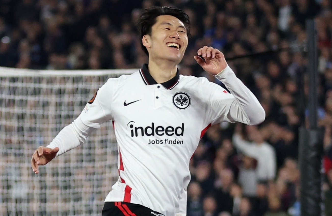 Tuyen thu Nhat Ban toa sang o ban ket Europa League hinh anh