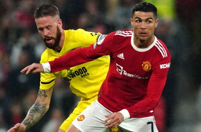 Pha danh chan an tuong cua Ronaldo hinh anh