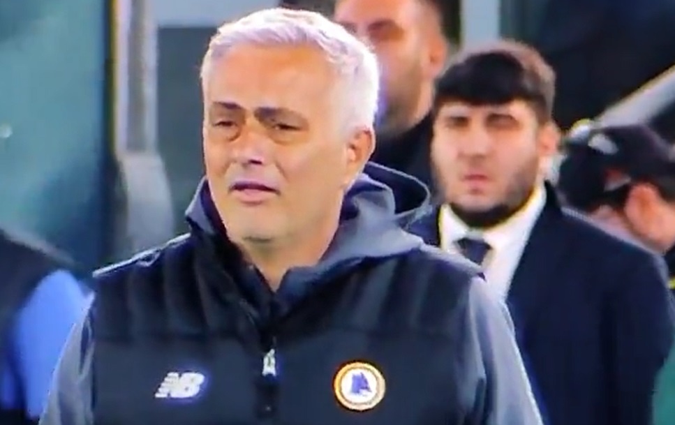 Mourinho khoc trong ngay lap ky luc o cup chau Au hinh anh