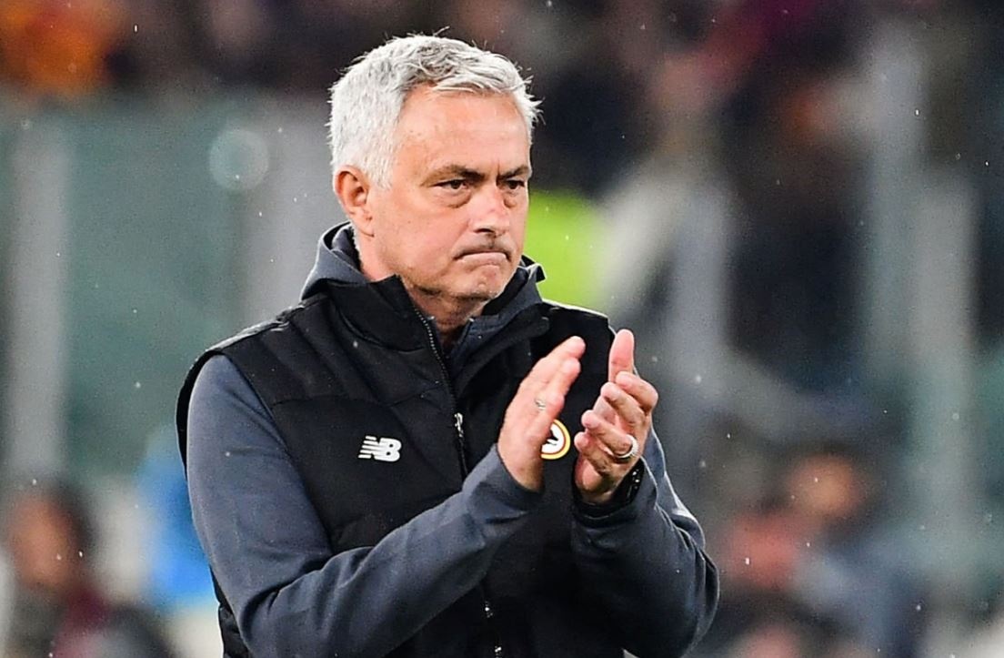 Thay tro Mourinho vao chung ket Conference League hinh anh