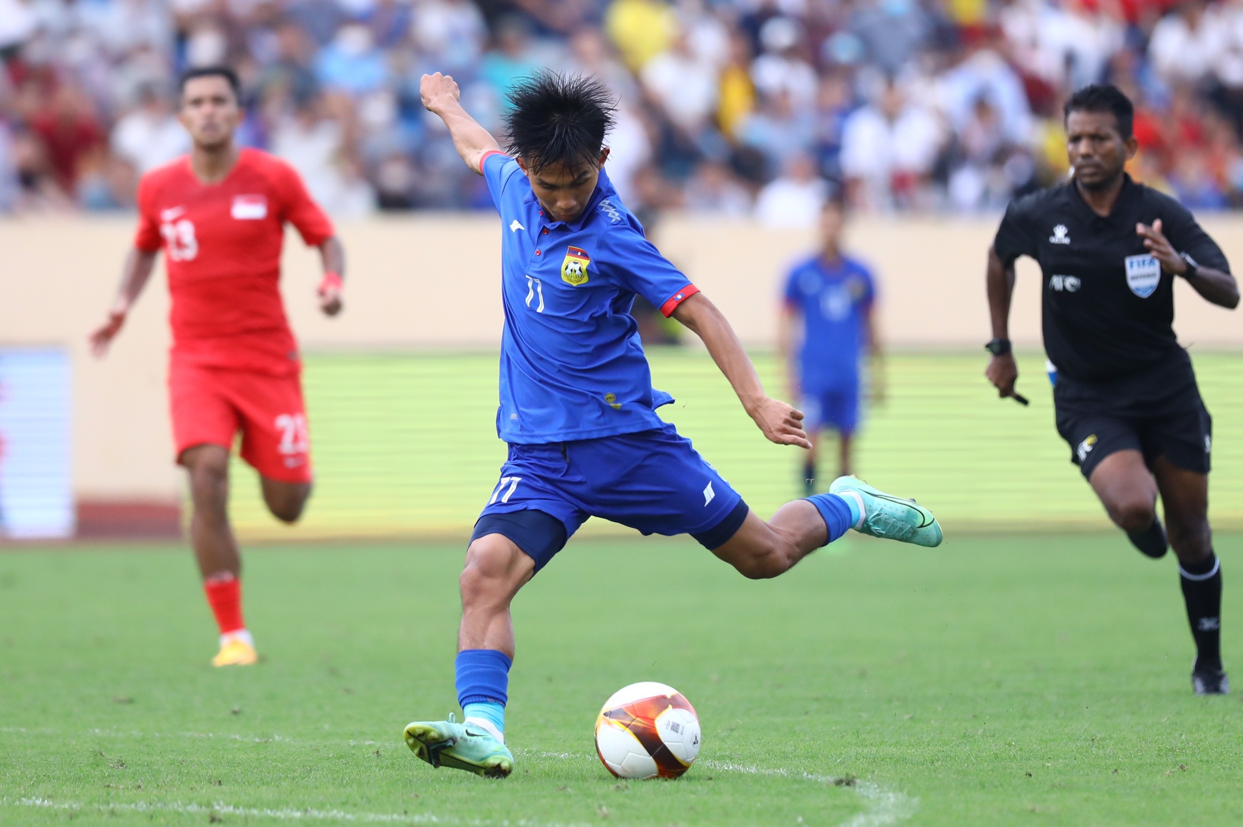 U23 Lao vo oa sau cu sut xa tung luoi Singapore anh 7