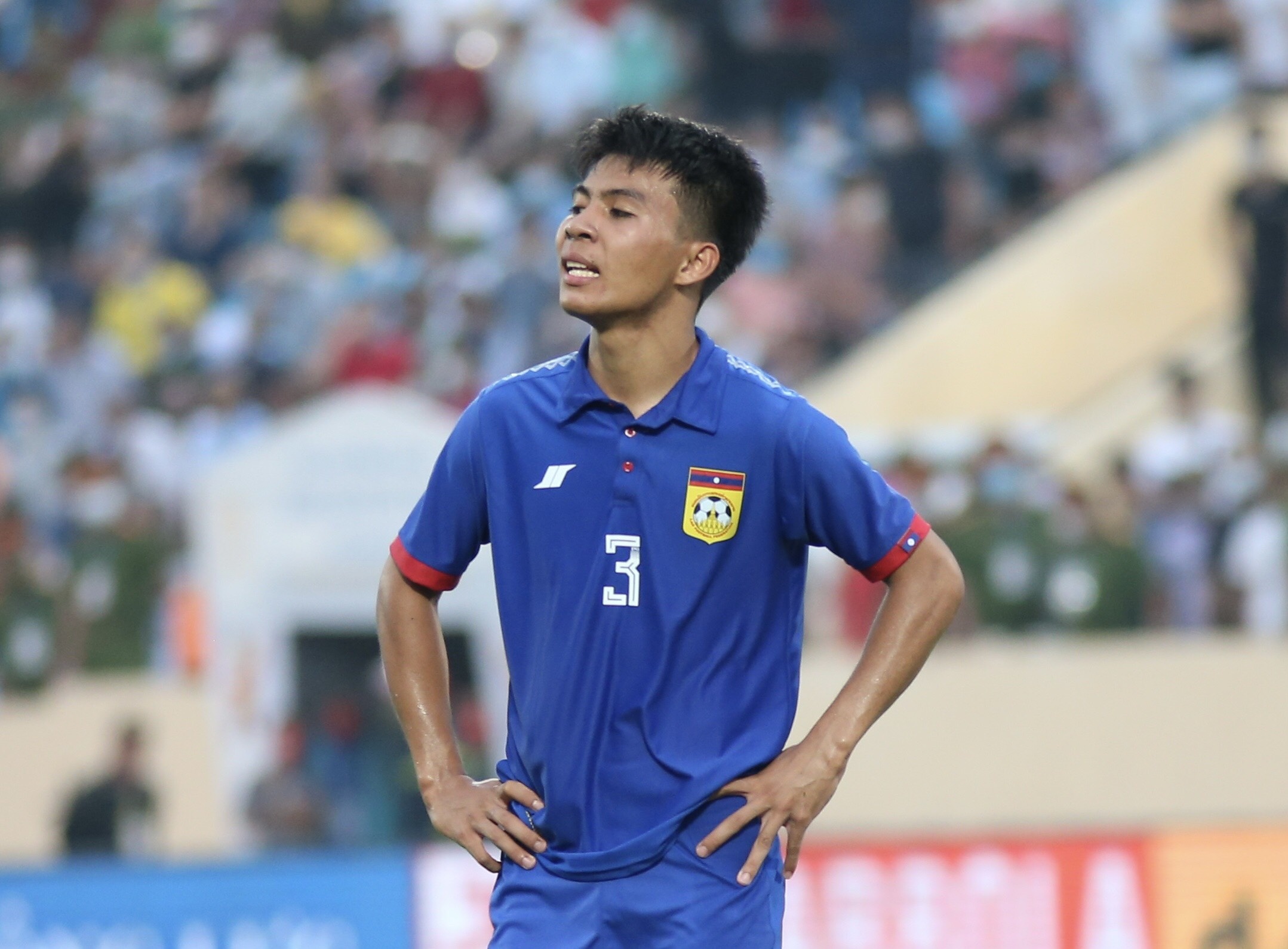 HLV Singapore be bong hoc tro sau ban thang 90+6 anh 6