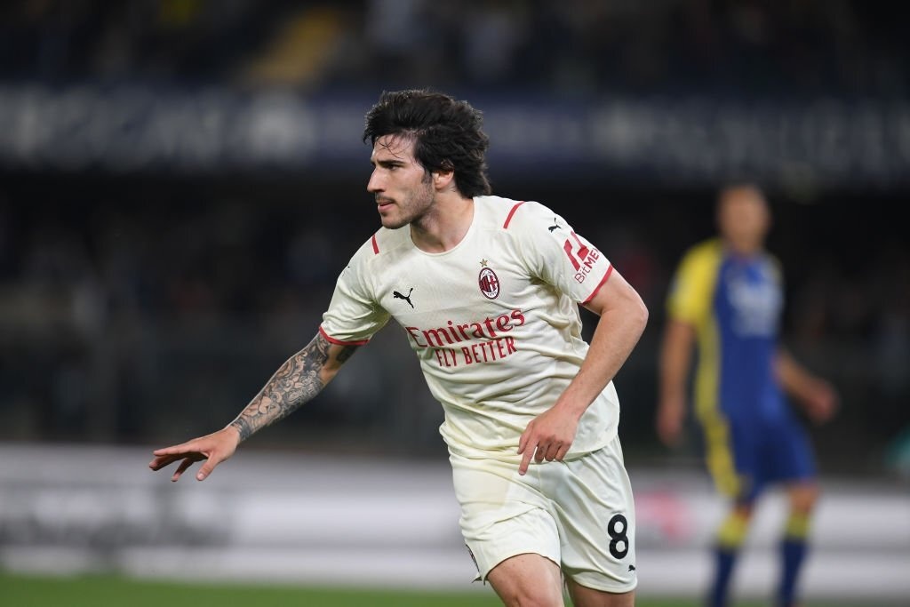 Milan doi lai ngoi dau Serie A anh 3