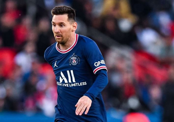 Messi lap ky luc sut trung khung go o Ligue 1 hinh anh