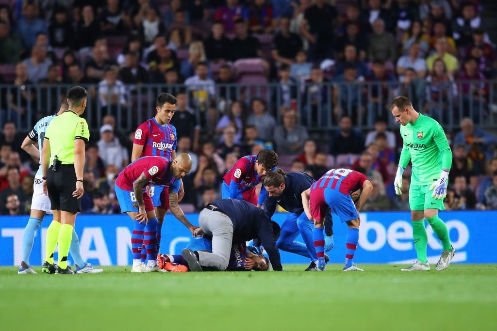 Trung ve Barca nhap vien anh 2