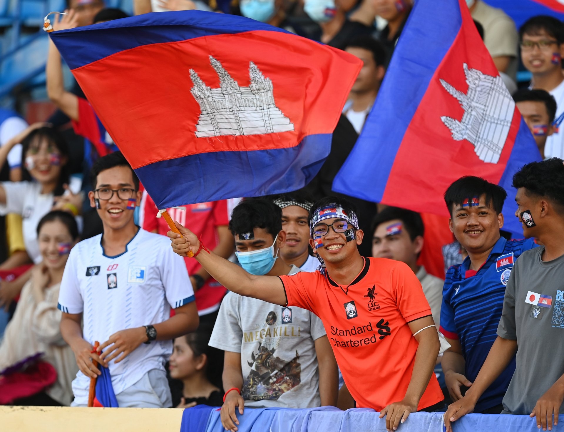 Trong tai SEA Games dung tran dau de cau thu uong nuoc anh 7