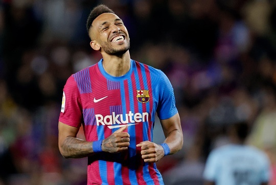 Aubameyang lap cu dup trong tran thang 3-1 cua Barca hinh anh