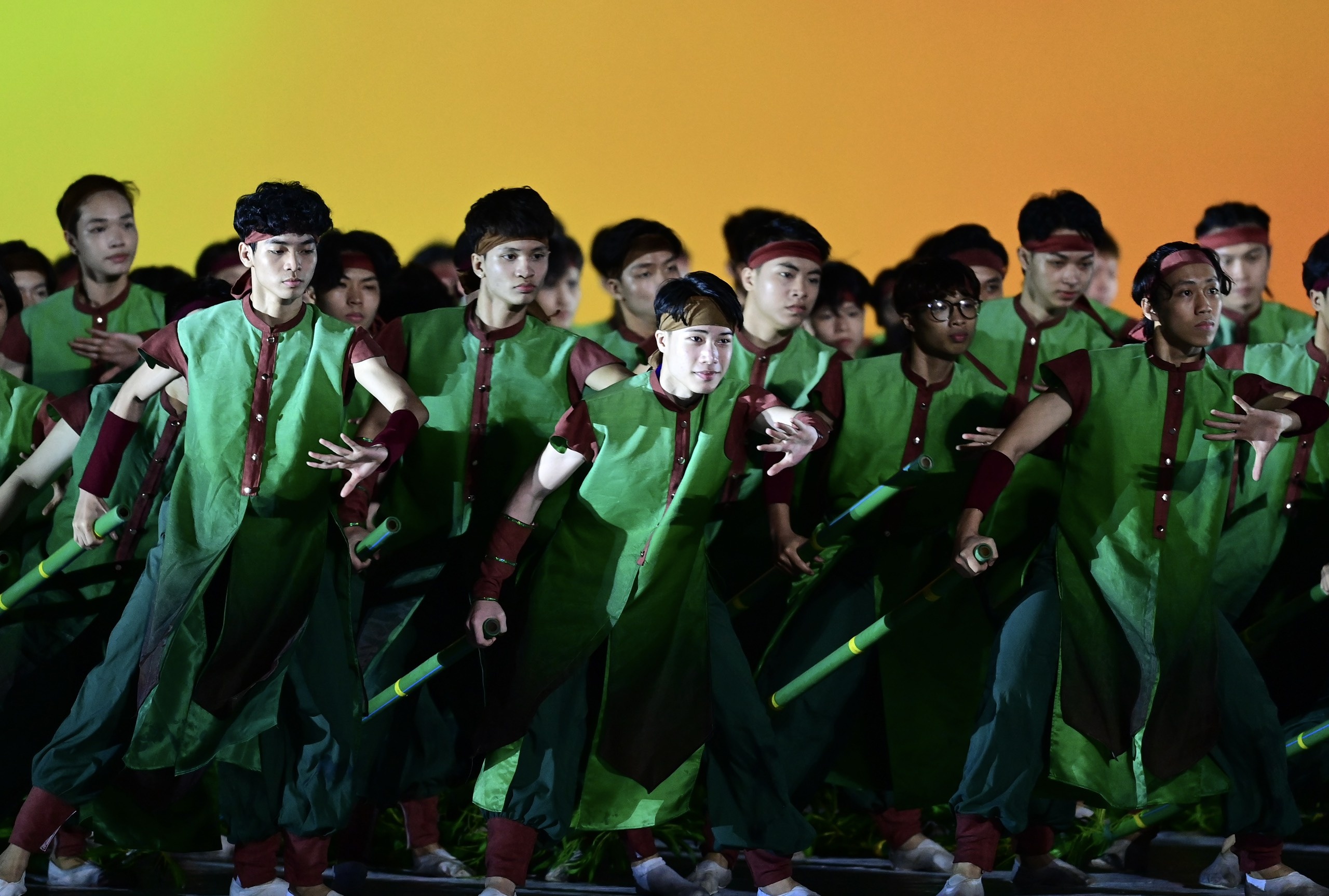 Man trinh dien thap sang le khai mac SEA Games 31 anh 2