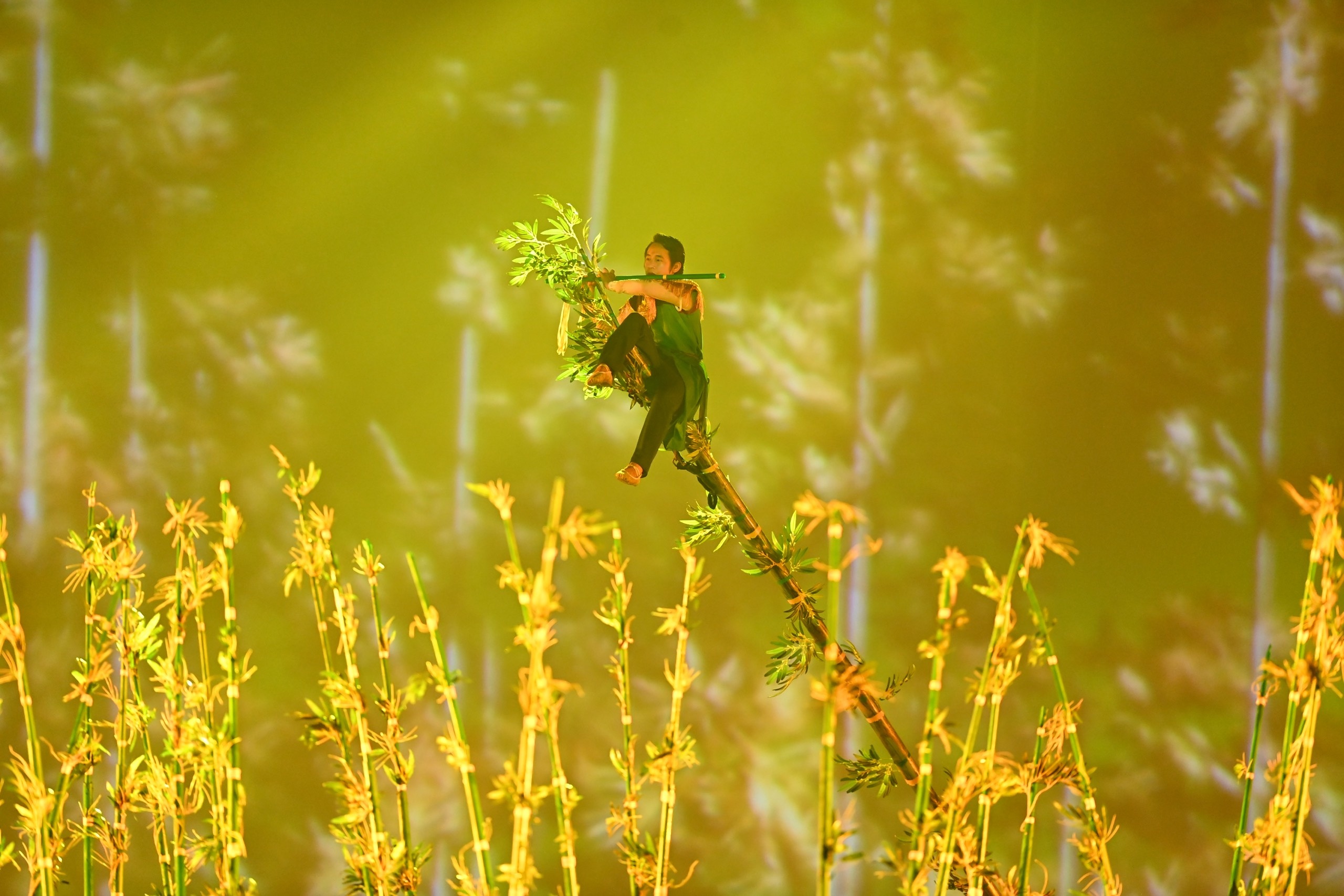 Man trinh dien thap sang le khai mac SEA Games 31 anh 1