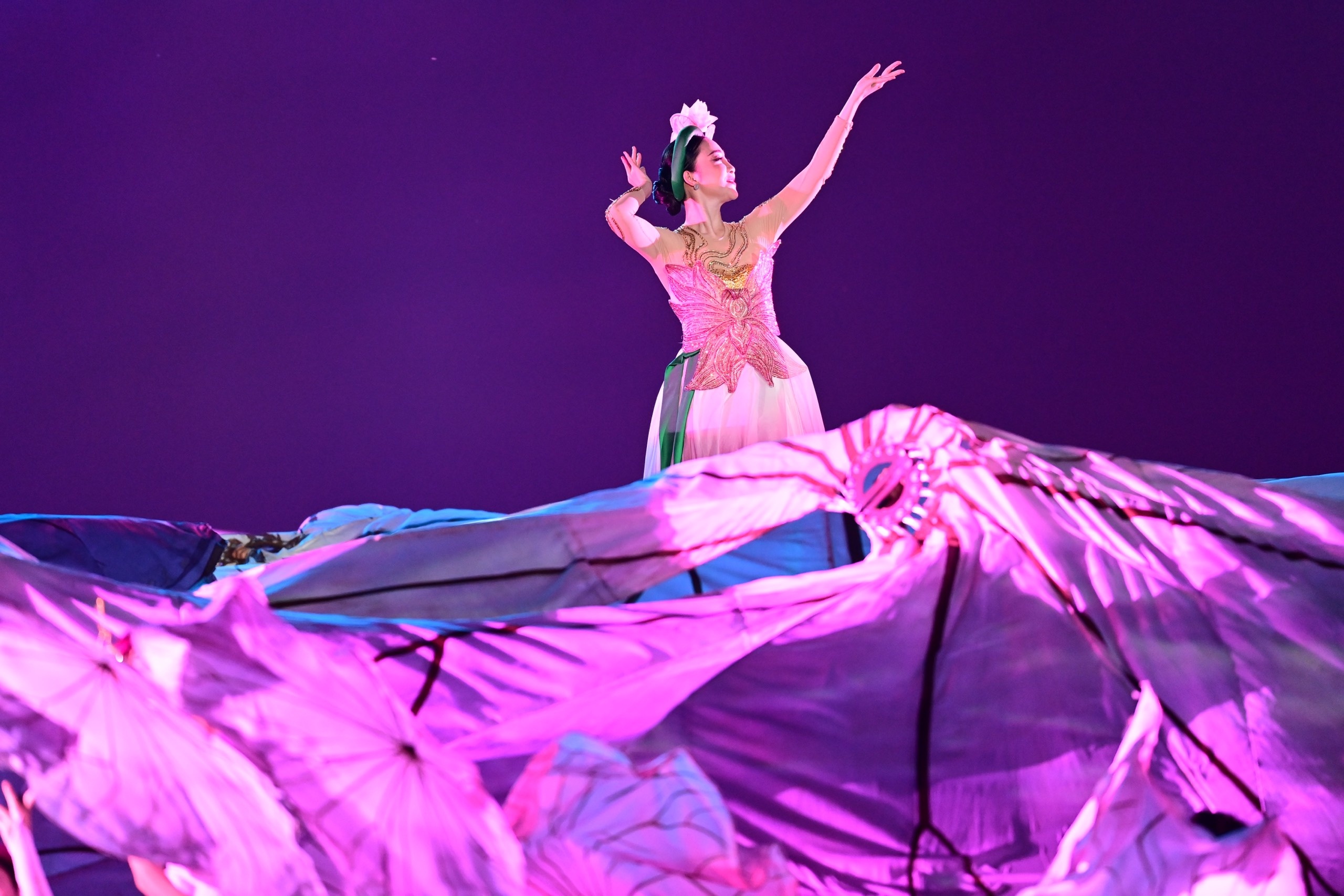 Man trinh dien thap sang le khai mac SEA Games 31 anh 10