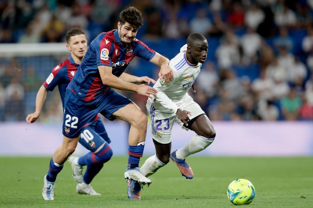 Real thang 4-0 anh 8